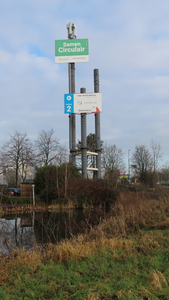 912341 Afbeelding van drie reclame- annex GSM-masten op de hoek van de Strijkviertel en de Rijnzathe op het ...